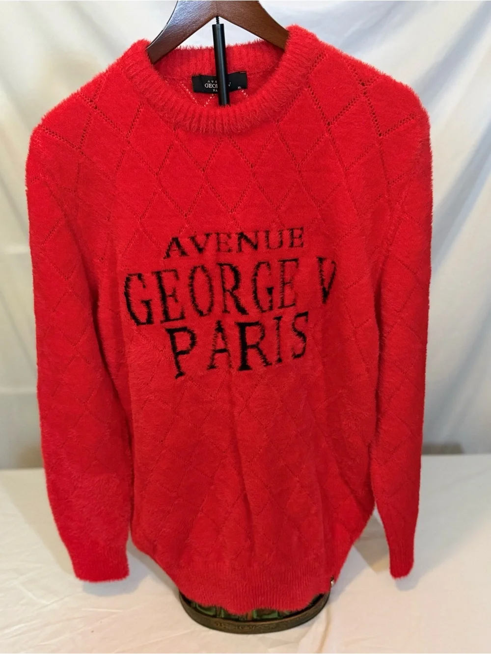 George V Paris Red Crewneck Fuzzy Sweater with Black Logo Men’s XL (MM24)